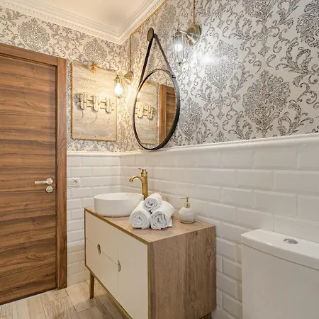Apartment 1 минута до пляжа, кондиционер, барбекю, Wi-fi *