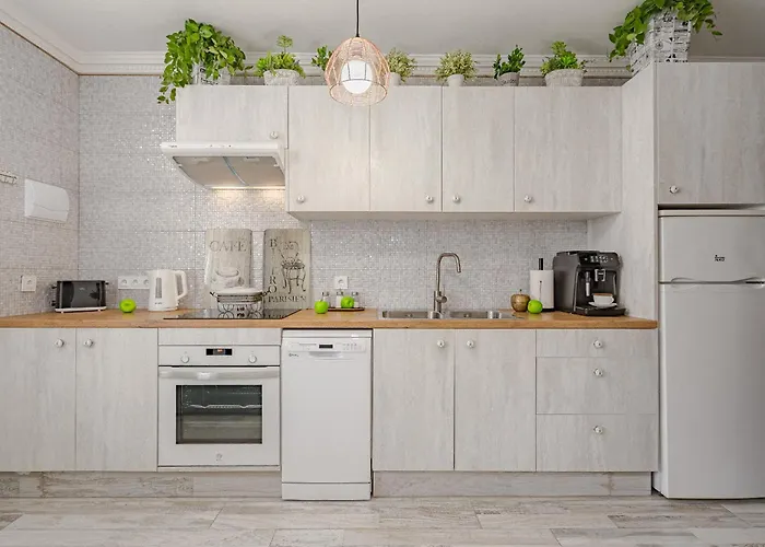 Apartment 1 минута до пляжа, кондиционер, барбекю, Wi-fi *